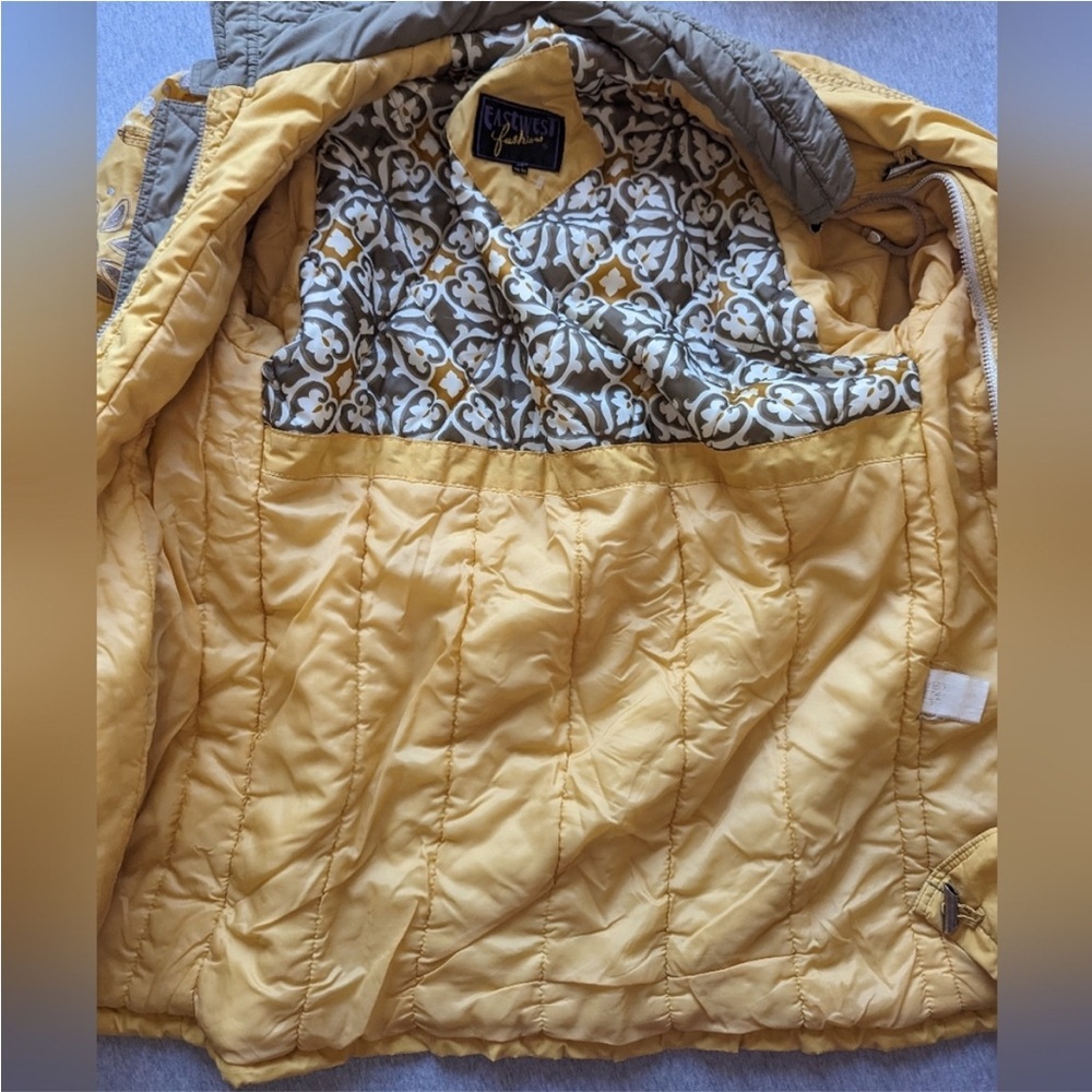 Vintage Far West Embroidered Yellow Fall/Winter Jacket
Funnel neck- -Sz M -EUC☀️ - Picture 10 of 16